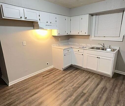 3rd image of 838 Crockett Pl