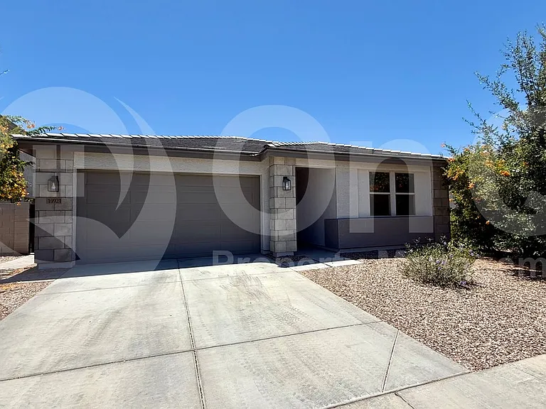 19921 W Lilac St — Photo 2