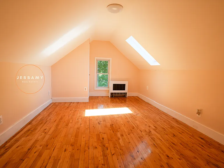 33 Oneida Ave #3 — Photo 3