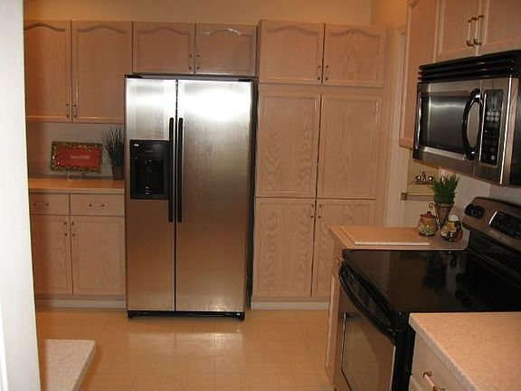 Kitchen with all new stainless appliances