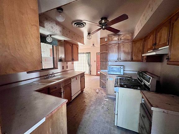 3rd image of 2196 E 25th St