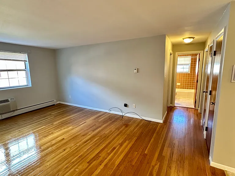 39 Kilby St #11 — Photo 4