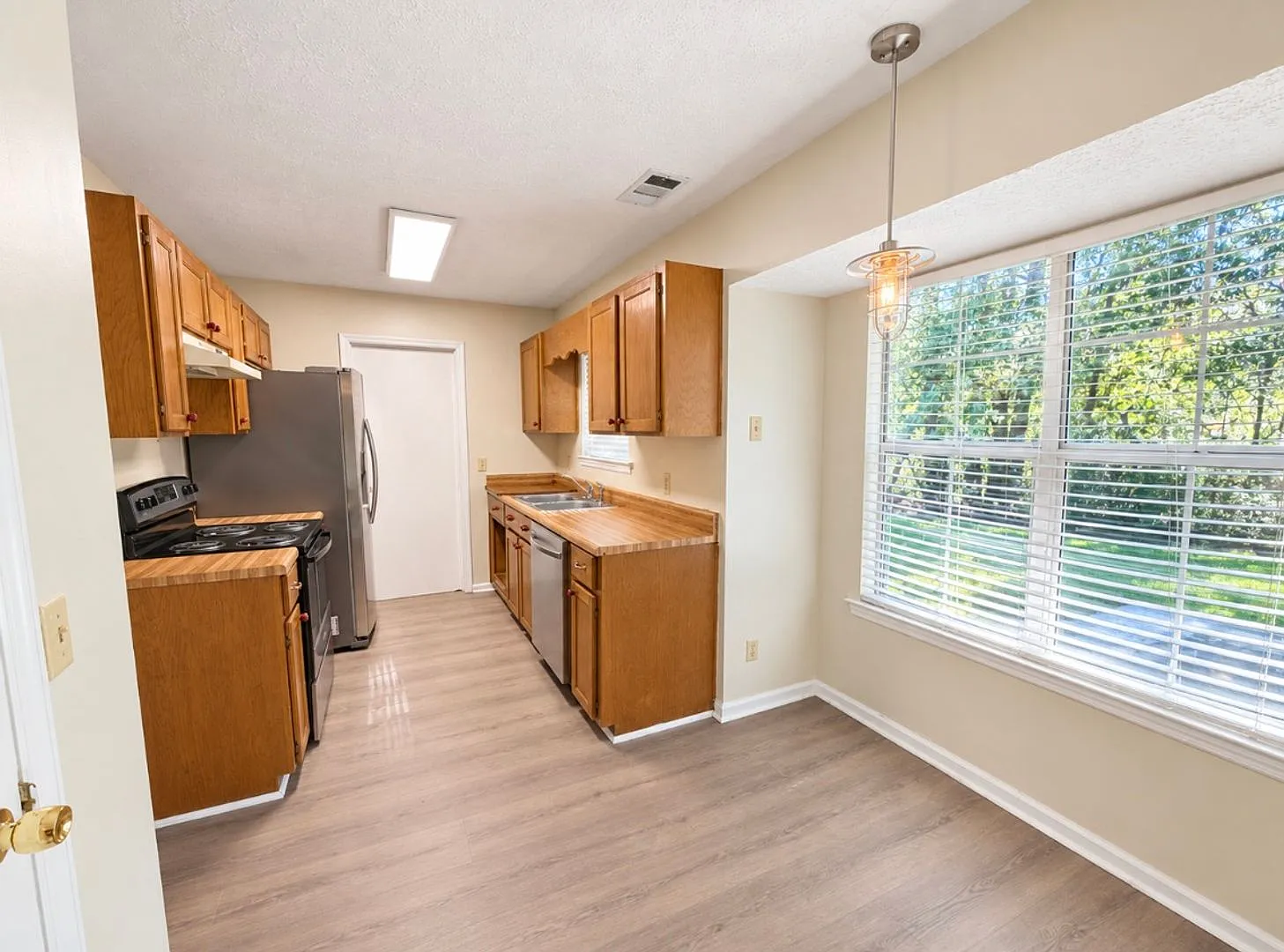 New Richmond Hill Rental — Photo 4