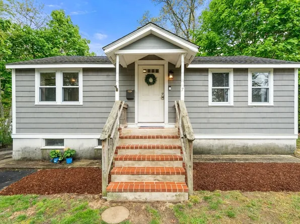 7 Indian Neck Rd, Wareham, MA 02571
