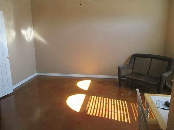 5th image of 1059 Carriage Ln
