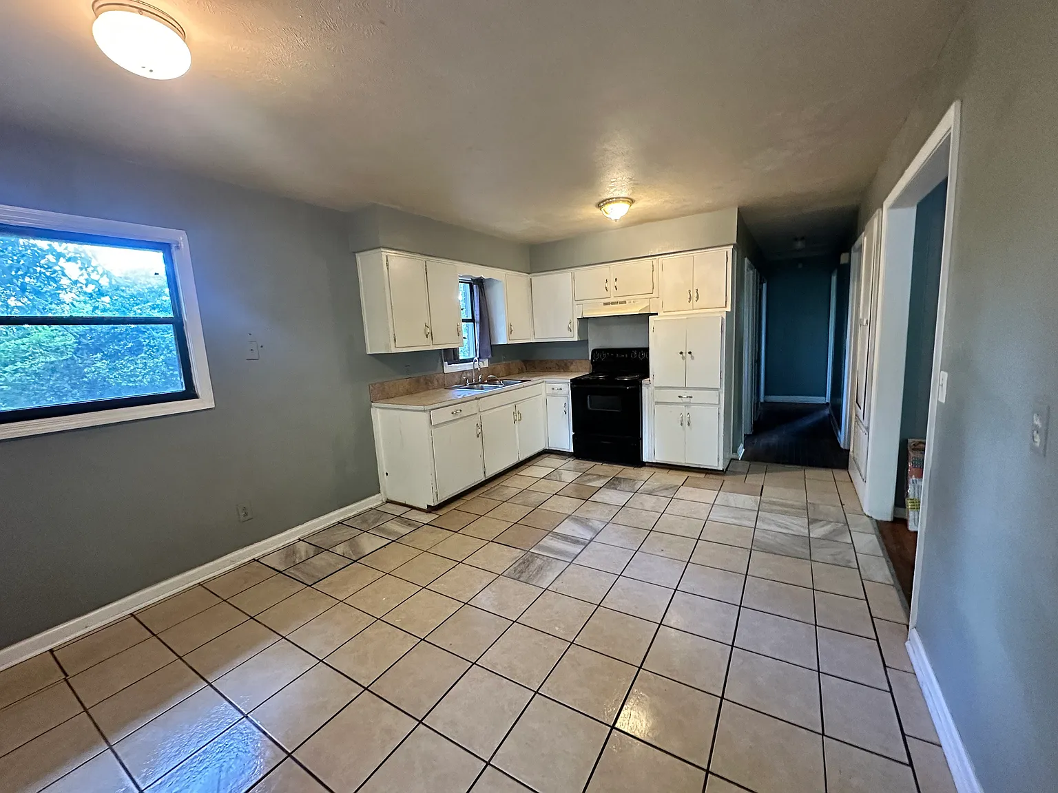 1659 Emerson Ave — Photo 2
