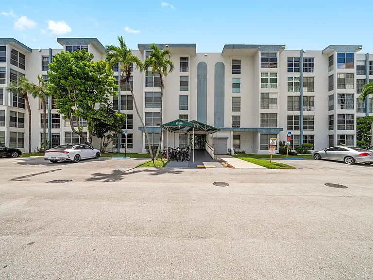 17570 Atlantic Blvd #306 — Photo 16