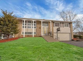 5 Liberty Ct, Bolingbrook, IL 60440
