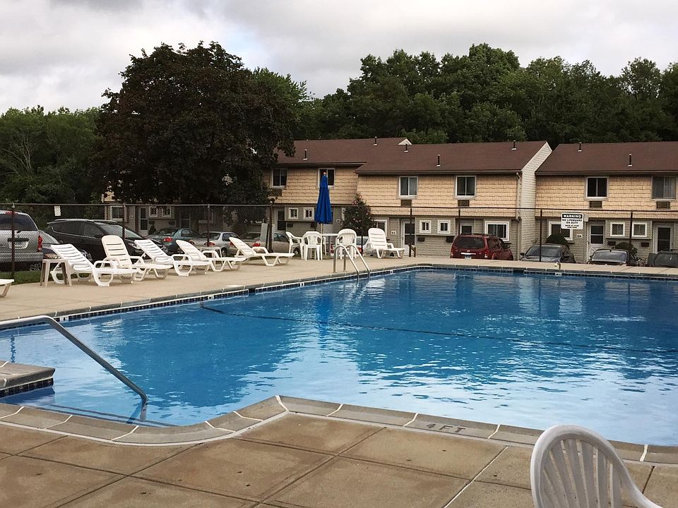 1st image of 9 Carillon Dr APT A