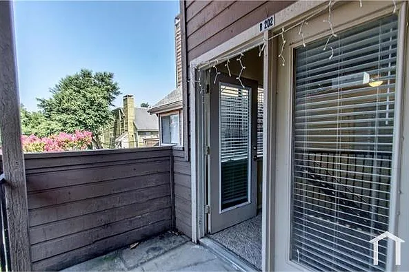 2 bed, 774 sqft, $1,100 — Photo 2