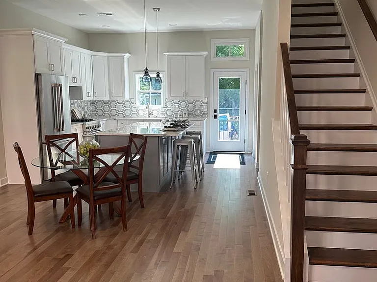 111-117 Thornton Ln — Photo 5
