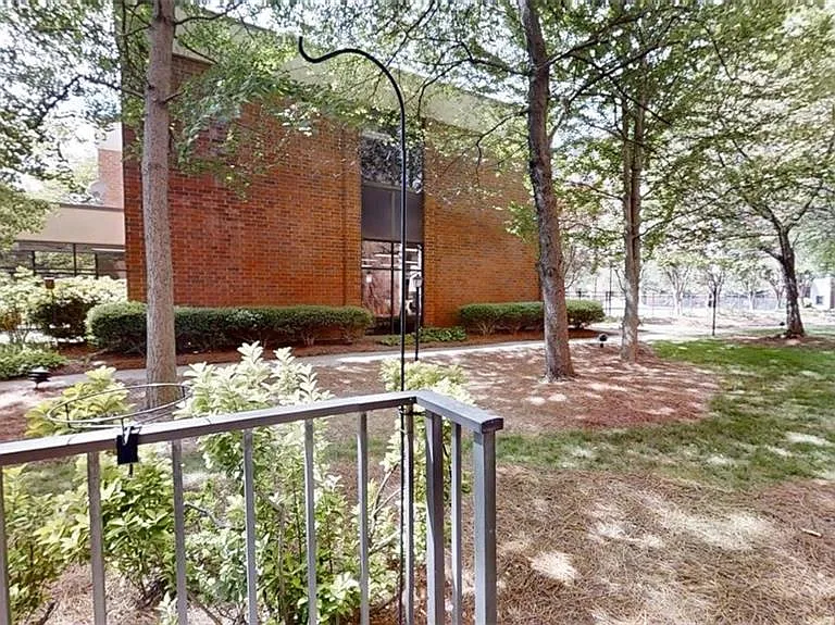 300 Johnson Ferry Rd NE #A112 — Photo 2