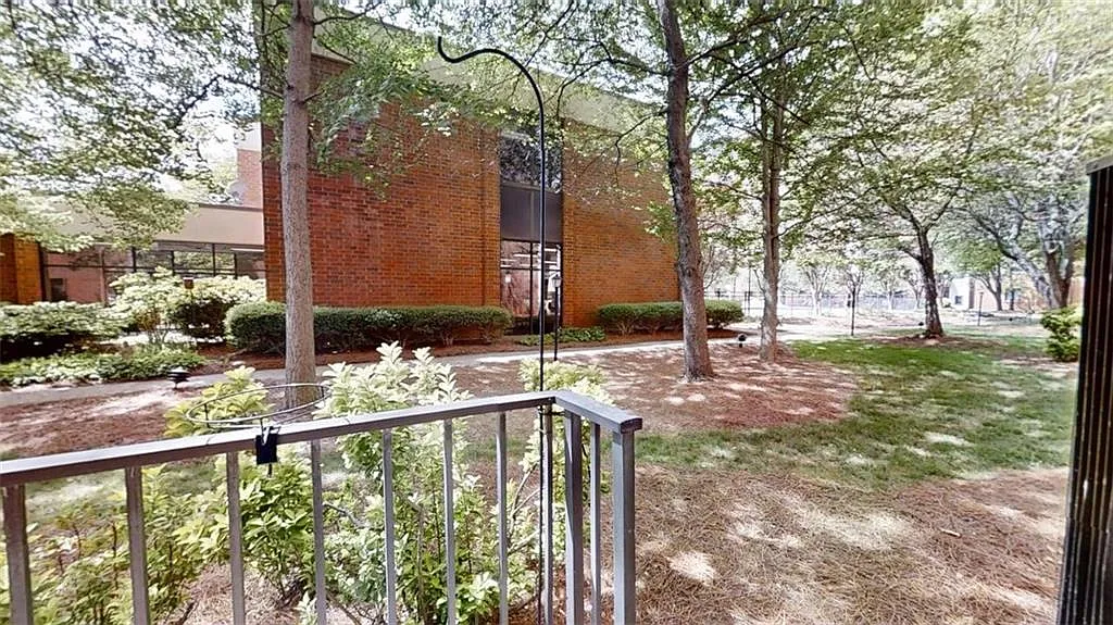 Building Photo - 300 Johnson Ferry Rd NE #A112