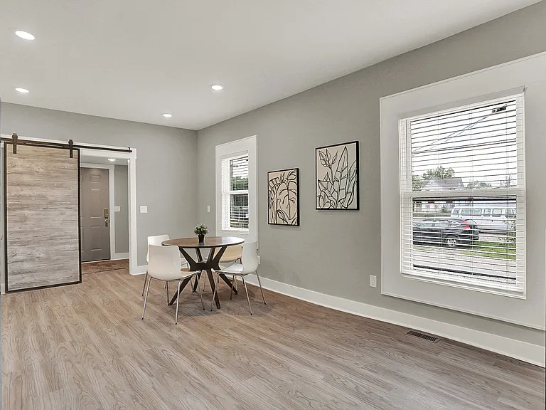 1117 E Naomi St — Photo 6