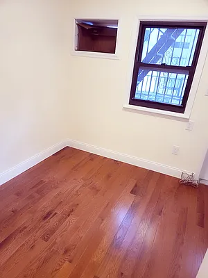 Rented by United Realty Equities | media 31