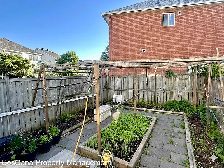 6 Crystal Park Cres #1 — Photo 24