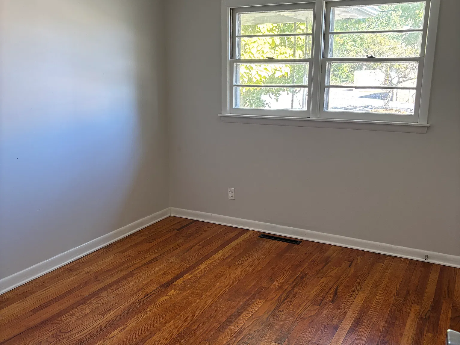 3 bed, 1050 sqft, $1,500 — Photo 2