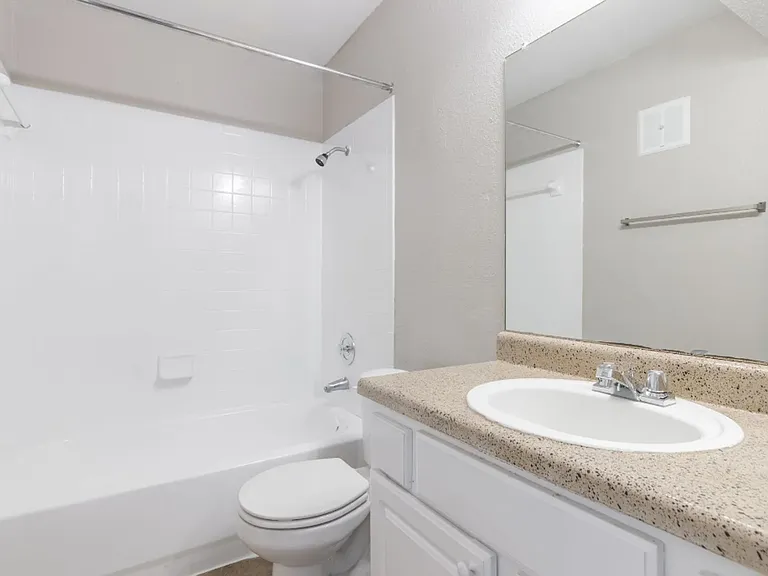 Rockridge Station Apartments — Photo 17
