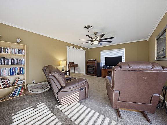 5th image of 113 E Janin Cir