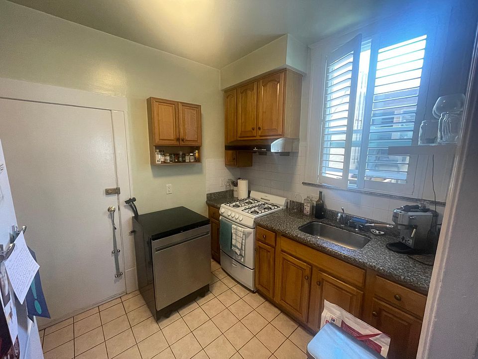 Kitchen area with sink, stove and dishwasher