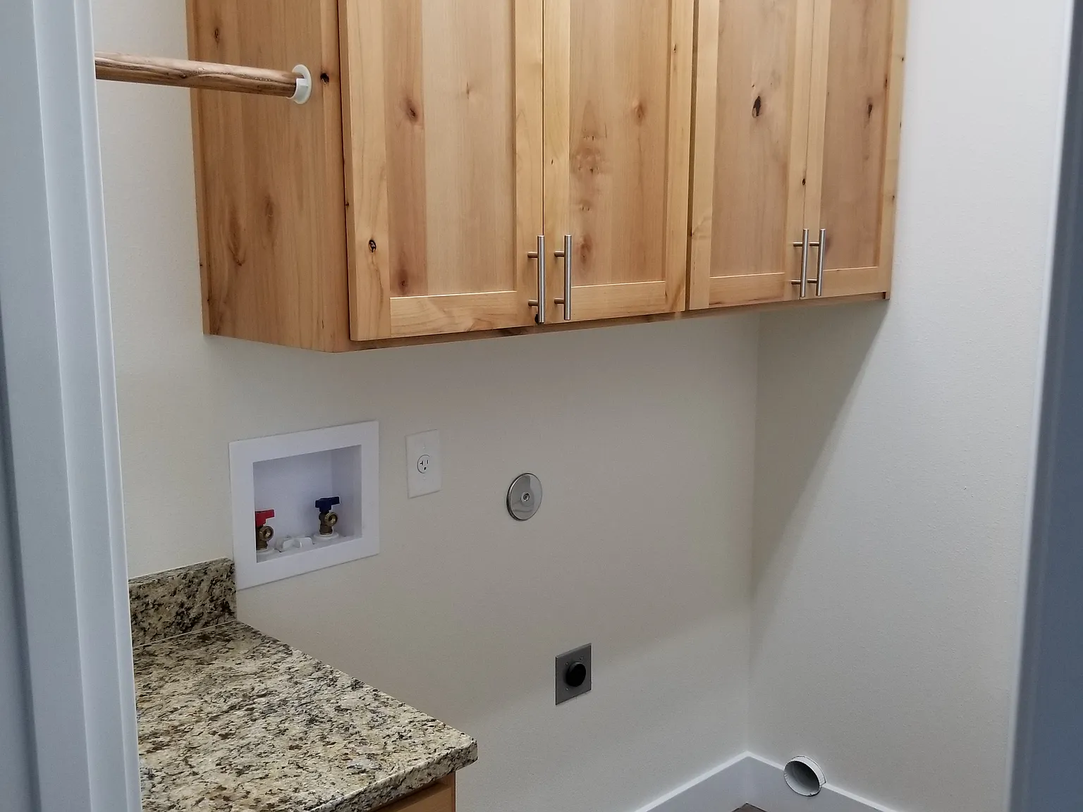 3 bed, 2.5 bath, $2,300 — Photo 2