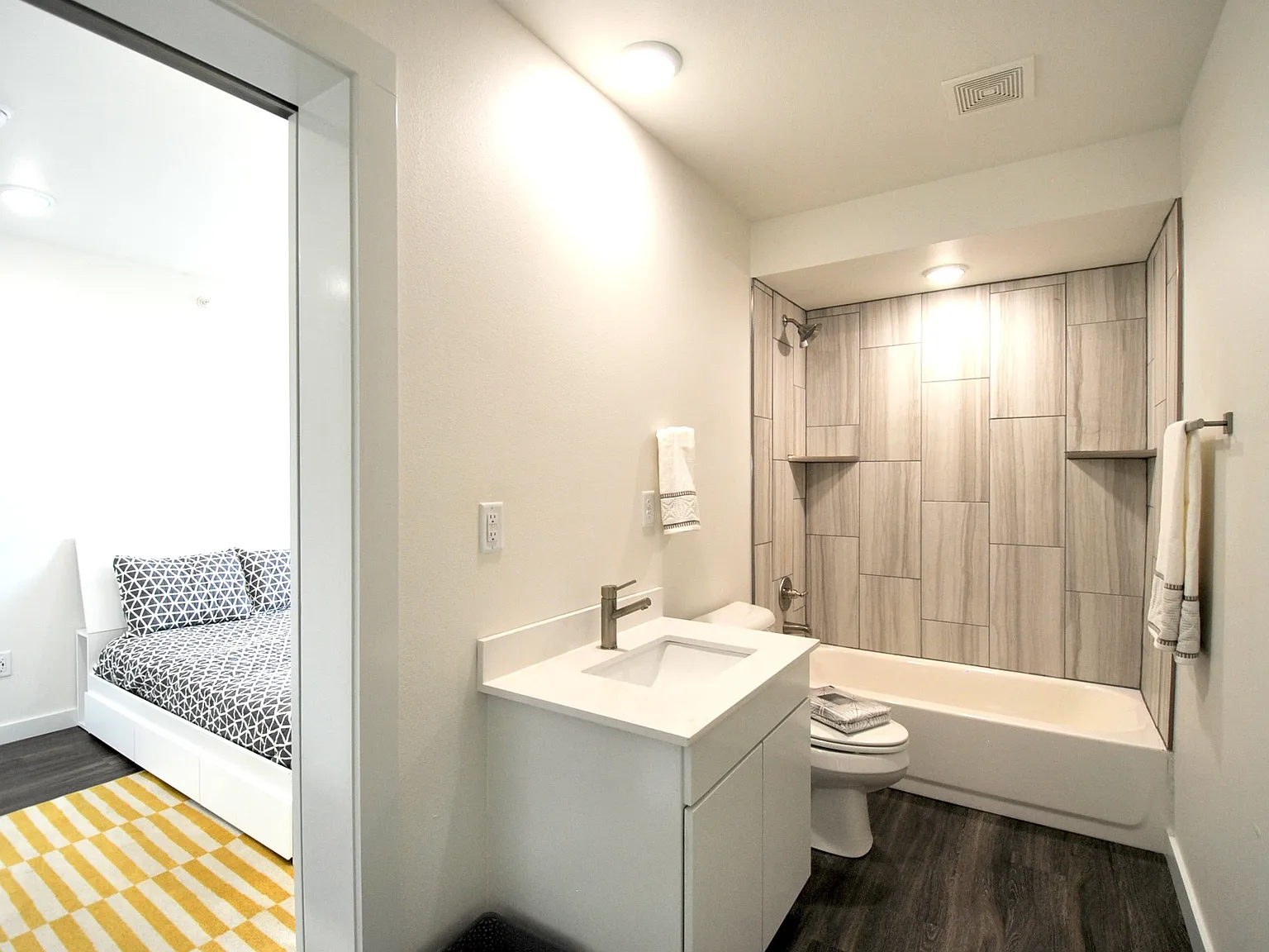 2 bed, 850 sqft, $1,400 — Photo 3