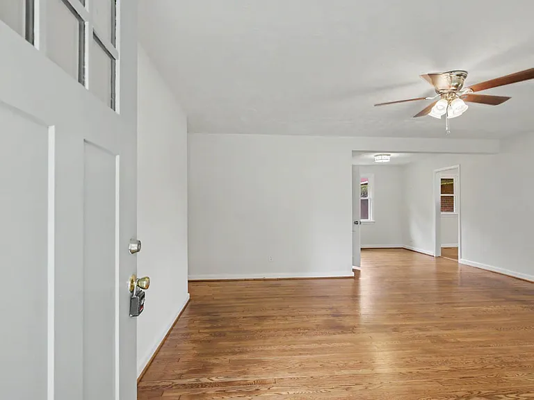 1221 Burlington Rd — Photo 5