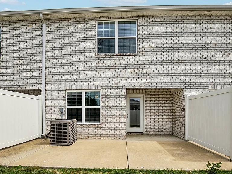 South Maple Townhomes — Photo 19