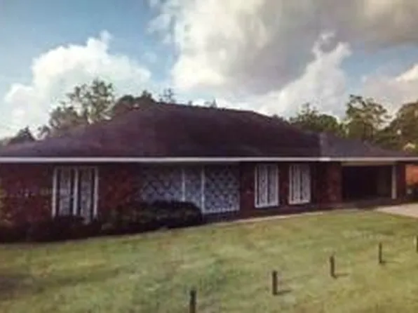 118 N 8th St, Oakdale, LA 71463