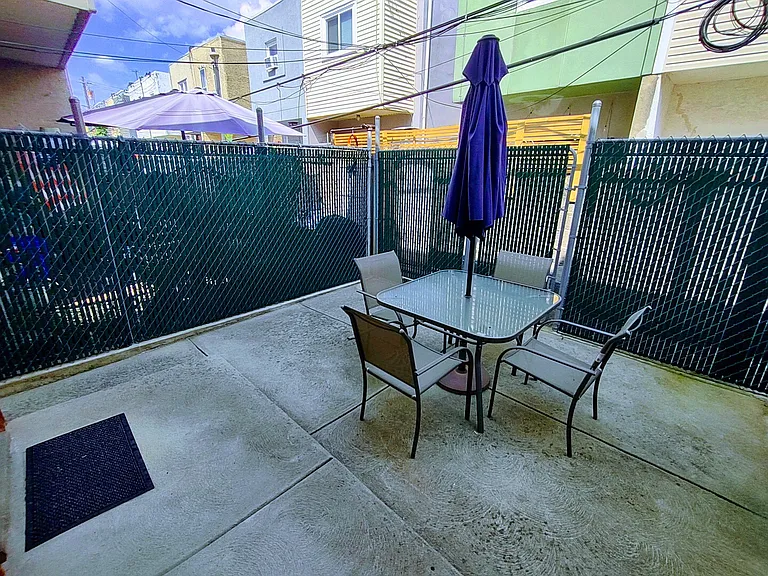 S Garnet St — Photo 32
