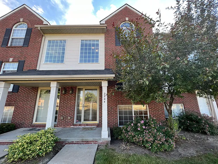 2504 W Lafayette Blvd — Photo 2