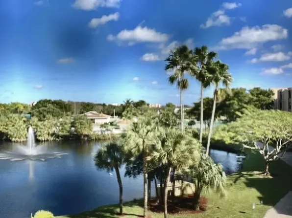 2455 Lindell Blvd, Delray Beach, FL 33444