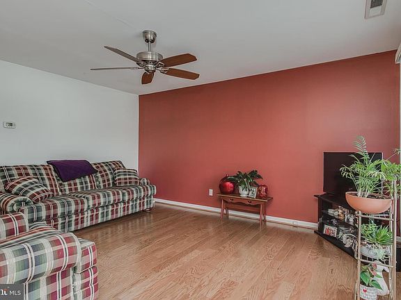 3rd image of 1134 Lawton Ln