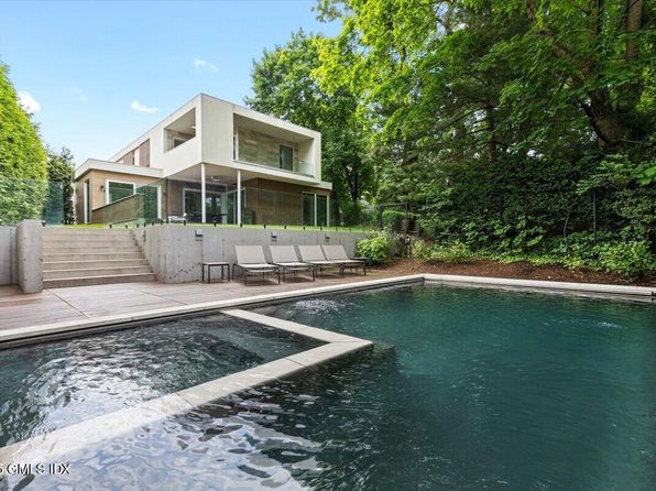 29 Lockwood Dr, Old Greenwich, CT 06870