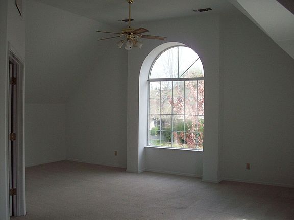 5bdrms 3full baths including this Extra large Bonus Room