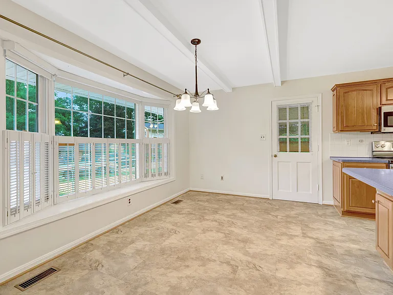 615 Kearney Ct SW — Photo 7