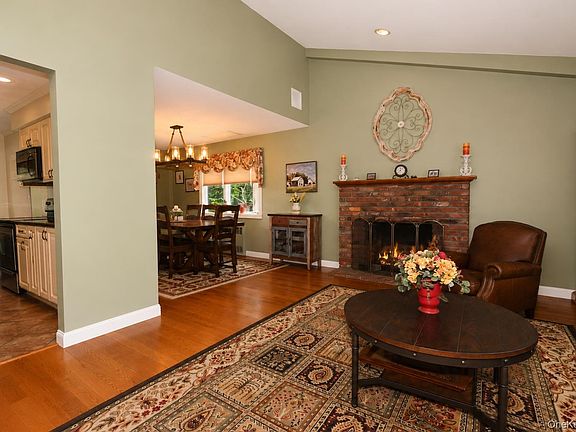 4th image of 223 W End Avenue