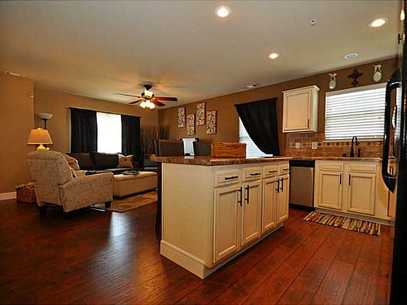 2nd image of 2851 Redstone Dr