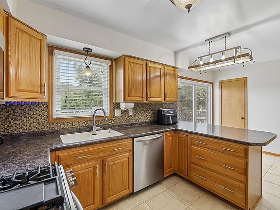5th image of 4415 Park Lawn Dr