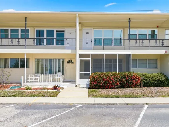 5593 40th Ave N APT 418, Kenneth City, FL 33709