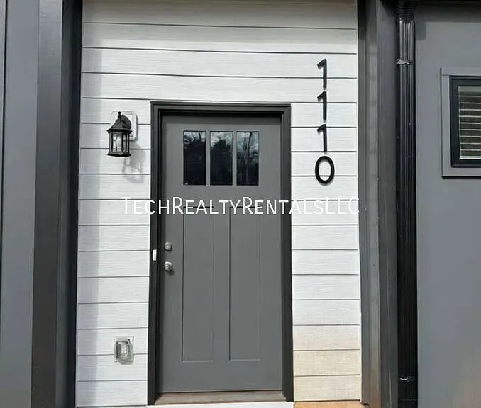 1110 Ivan Dr #1 — Photo 2