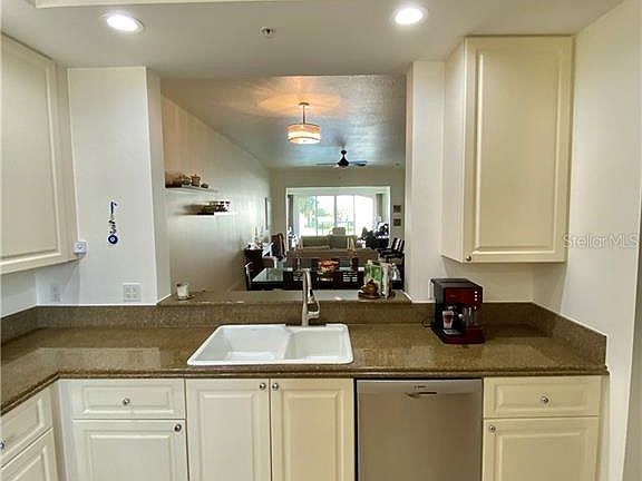 4th image of 18 Harbour Isle Dr W Unit 204