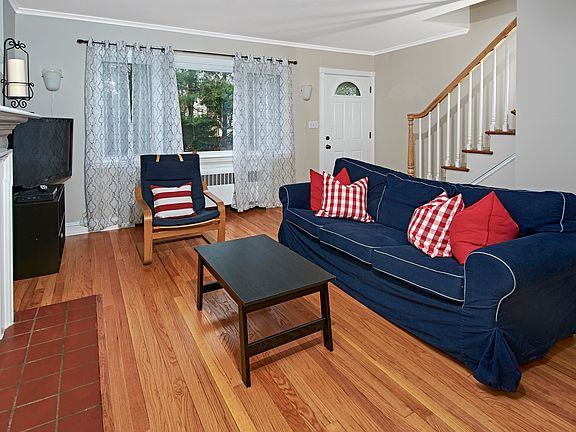 2nd image of 39 W Glen Ave