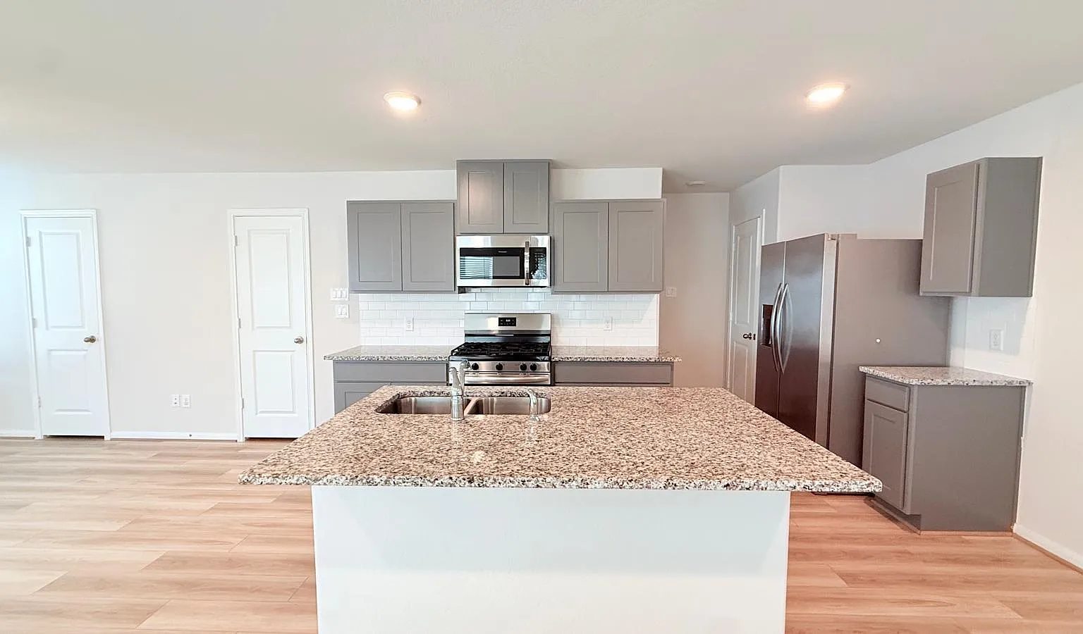 3 bed, 2.5 bath, 1687 sqft, $2,000 — Photo 4