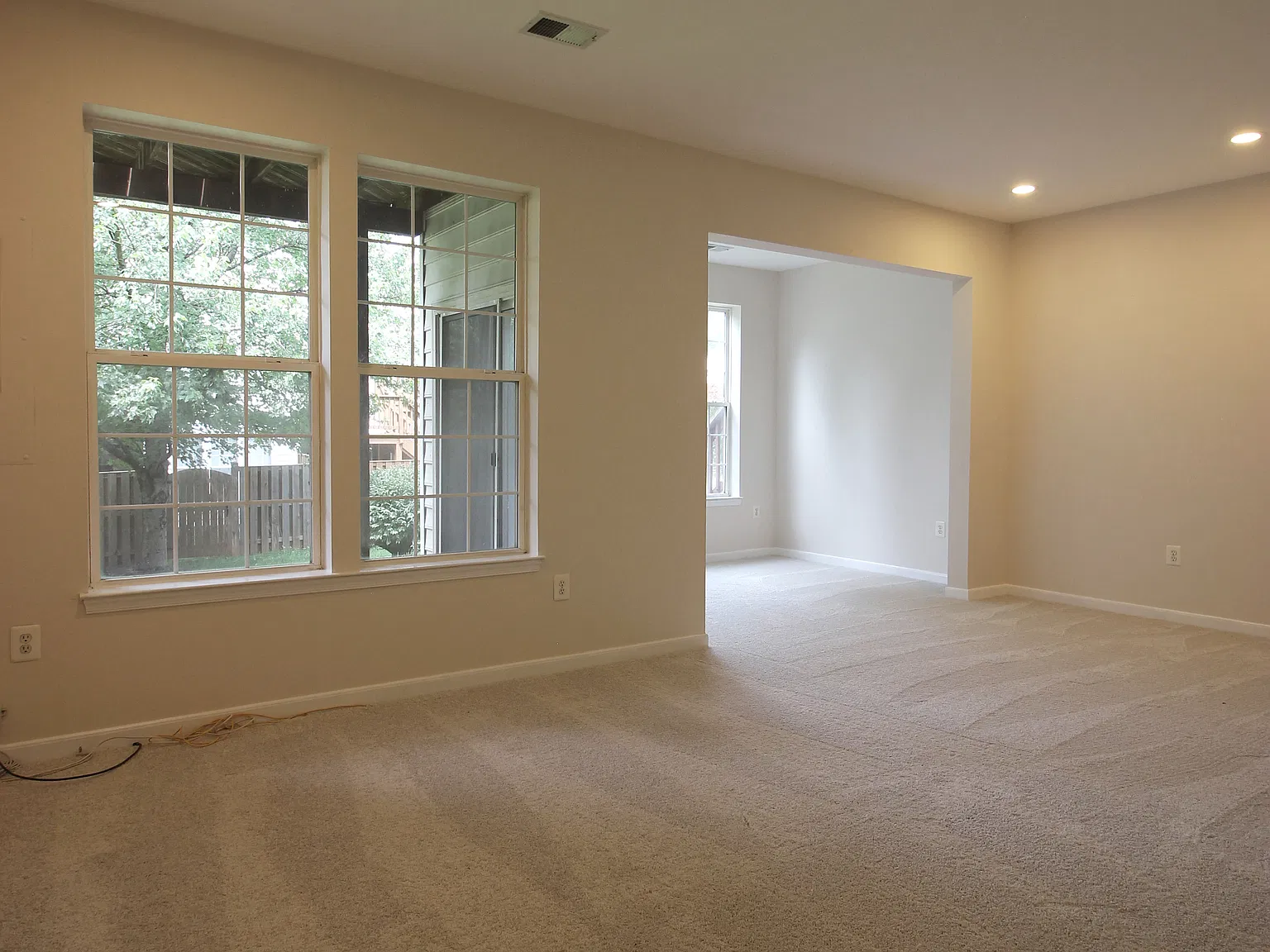 3 bed, 3.5 bath, 2428 sqft, $2,995 — Photo 2