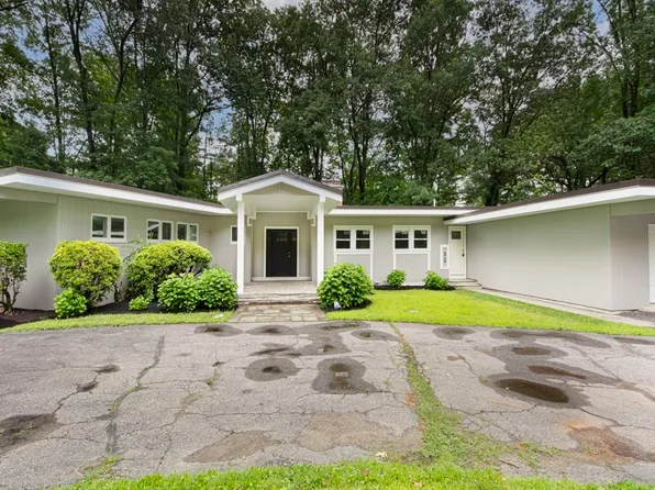 32 Aylesbury Rd, Worcester, MA 01609