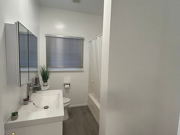 3rd image of 850 S Kenmore Ave #850