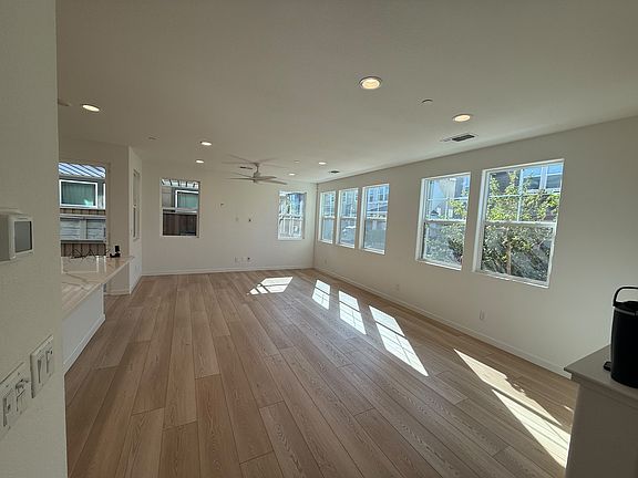 5th image of 2520 Sweetbay Cir