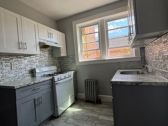 3rd image of 372-374 S 20th St #H