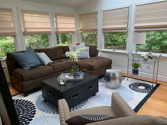 5th image of 594 Shellbourne Dr